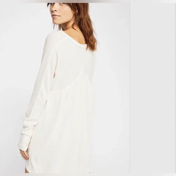 We The Free Citrine Ivory Knit Raw edge boho V-Neck Top M Oversized and relaxed - Picture 2 of 16